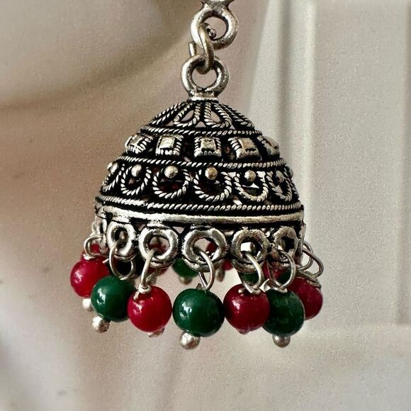 Silver tone green and red beaded Jhumkas Indian earrings - Picture 7 of 9